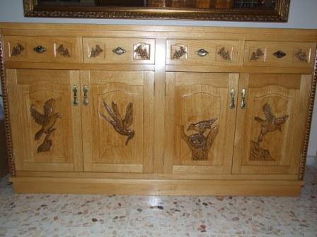 Conjunto de puertas y cajones tallados